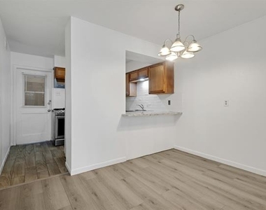 308 College Street - Photo Thumbnail 5