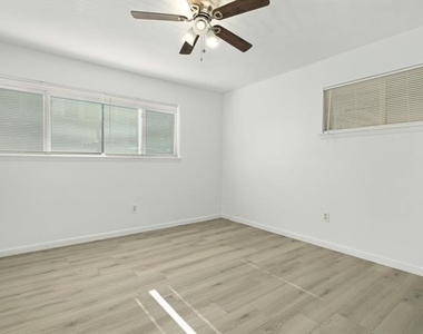 308 College Street - Photo Thumbnail 14