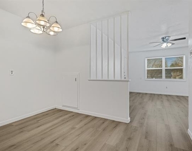 308 College Street - Photo Thumbnail 6