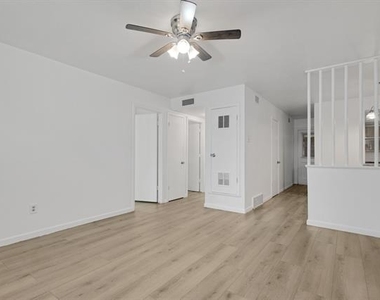 308 College Street - Photo Thumbnail 3