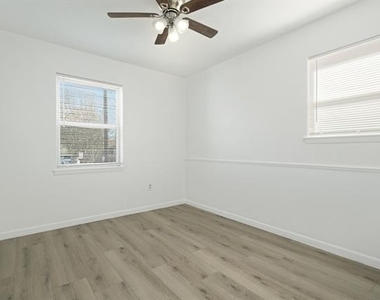 308 College Street - Photo Thumbnail 10