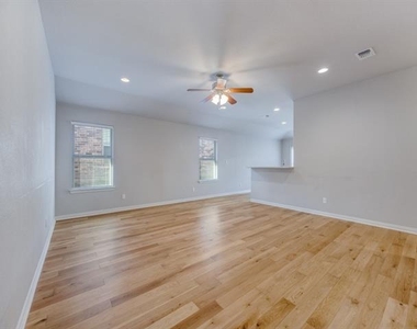 3715 Brookstone Drive - Photo Thumbnail 5
