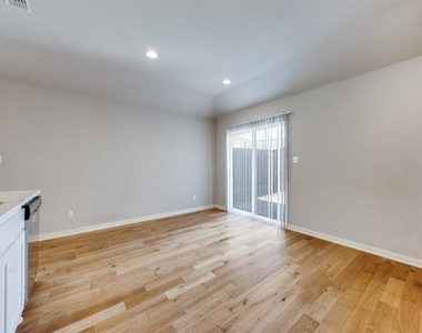 3715 Brookstone Drive - Photo Thumbnail 7