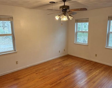 1001 Crestview Drive - Photo Thumbnail 9