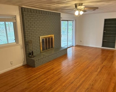 1001 Crestview Drive - Photo Thumbnail 3
