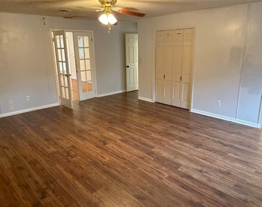 1001 Crestview Drive - Photo Thumbnail 1