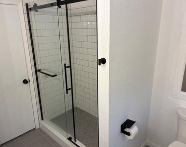 1001 Crestview Drive - Photo Thumbnail 12