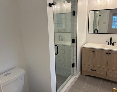 1001 Crestview Drive - Photo Thumbnail 10
