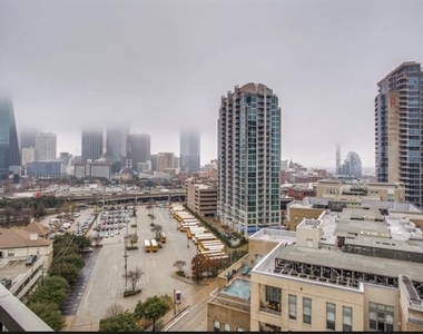 2408 Victory Park Lane - Photo Thumbnail 7