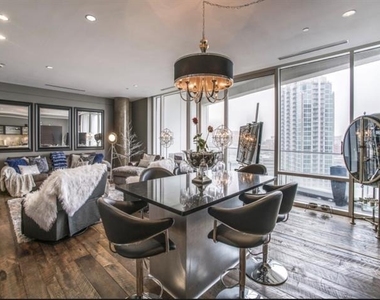 2408 Victory Park Lane - Photo Thumbnail 3