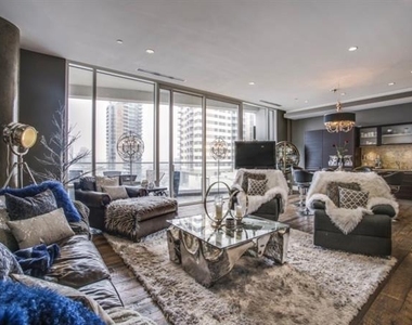 2408 Victory Park Lane - Photo Thumbnail 2