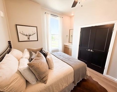 222 Mccullough Street - Photo Thumbnail 27