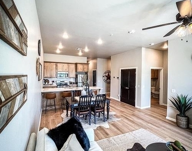 222 Mccullough Street - Photo Thumbnail 20