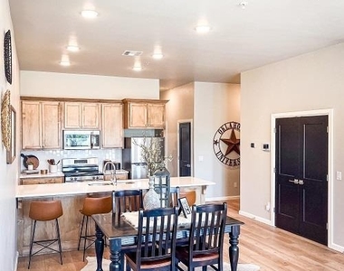 222 Mccullough Street - Photo Thumbnail 21