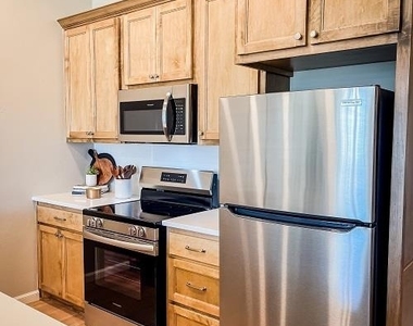 222 Mccullough Street - Photo Thumbnail 5