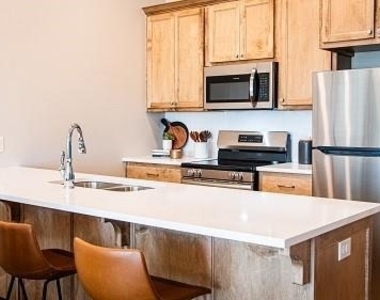 222 Mccullough Street - Photo Thumbnail 7