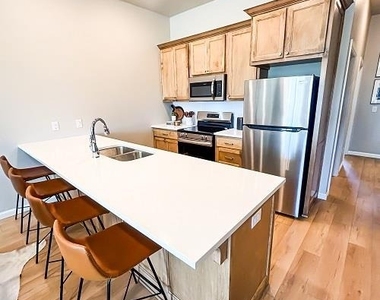 222 Mccullough Street - Photo Thumbnail 2