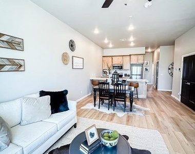 222 Mccullough Street - Photo Thumbnail 19