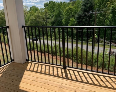 50 Riverside Drive - Photo Thumbnail 3