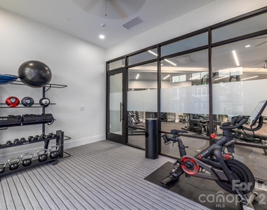 1241 Columbia Circle - Photo Thumbnail 20