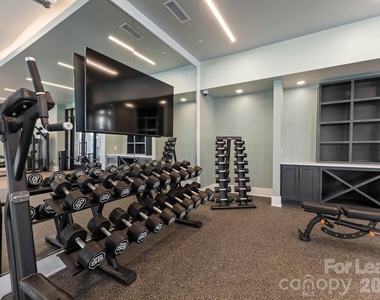 1241 Columbia Circle - Photo Thumbnail 24