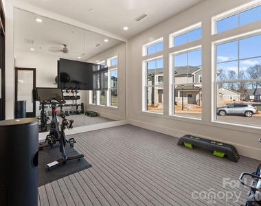 1241 Columbia Circle - Photo Thumbnail 19
