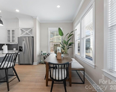 1241 Columbia Circle - Photo Thumbnail 7