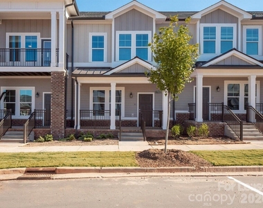 1241 Columbia Circle - Photo Thumbnail 2