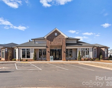 1241 Columbia Circle - Photo Thumbnail 17