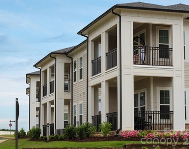 1241 Columbia Circle - Photo Thumbnail 27