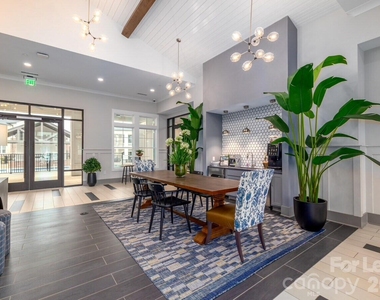 1241 Columbia Circle - Photo Thumbnail 11