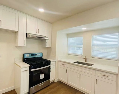 920 W Olive Avenue - Photo Thumbnail 2