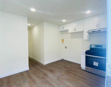 920 W Olive Avenue - Photo Thumbnail 5