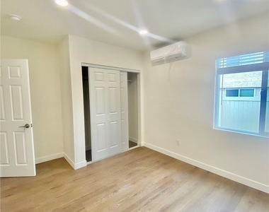 920 W Olive Avenue - Photo Thumbnail 8