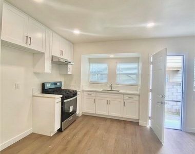 920 W Olive Avenue - Photo Thumbnail 10