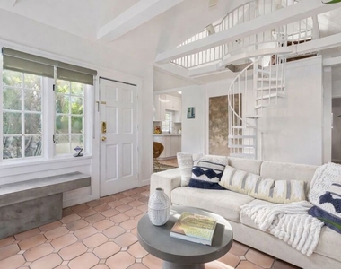 2427 N Gower Street - Photo Thumbnail 2