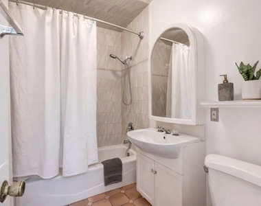 2427 N Gower Street - Photo Thumbnail 7