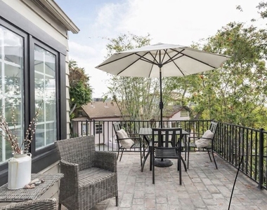 2427 N Gower Street - Photo Thumbnail 3