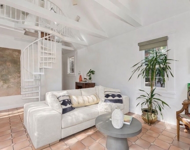 2427 N Gower Street - Photo Thumbnail 1