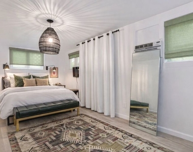 2427 N Gower Street - Photo Thumbnail 6