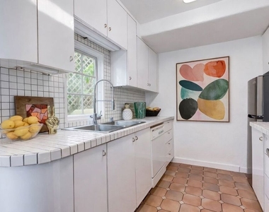 2427 N Gower Street - Photo Thumbnail 4