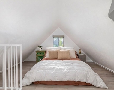 2427 N Gower Street - Photo Thumbnail 10