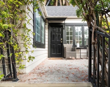 2427 N Gower Street - Photo Thumbnail 8