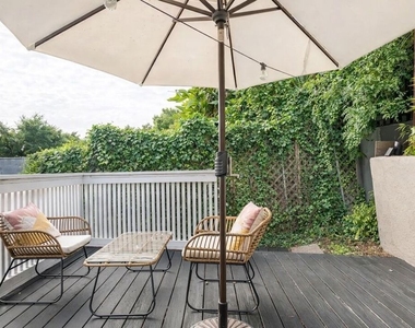 2427 N Gower Street - Photo Thumbnail 12