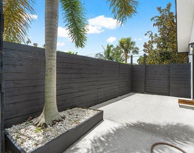 43 W Plumosa Lane - Photo Thumbnail 6