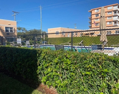 101 S Golfview Road - Photo Thumbnail 4