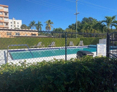 101 S Golfview Road - Photo Thumbnail 2