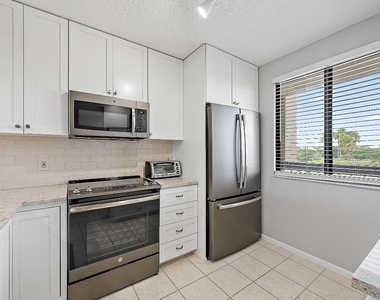 301 S Seas Drive - Photo Thumbnail 6