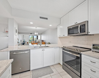301 S Seas Drive - Photo Thumbnail 4