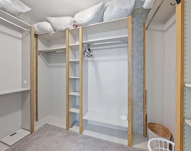 301 S Seas Drive - Photo Thumbnail 12